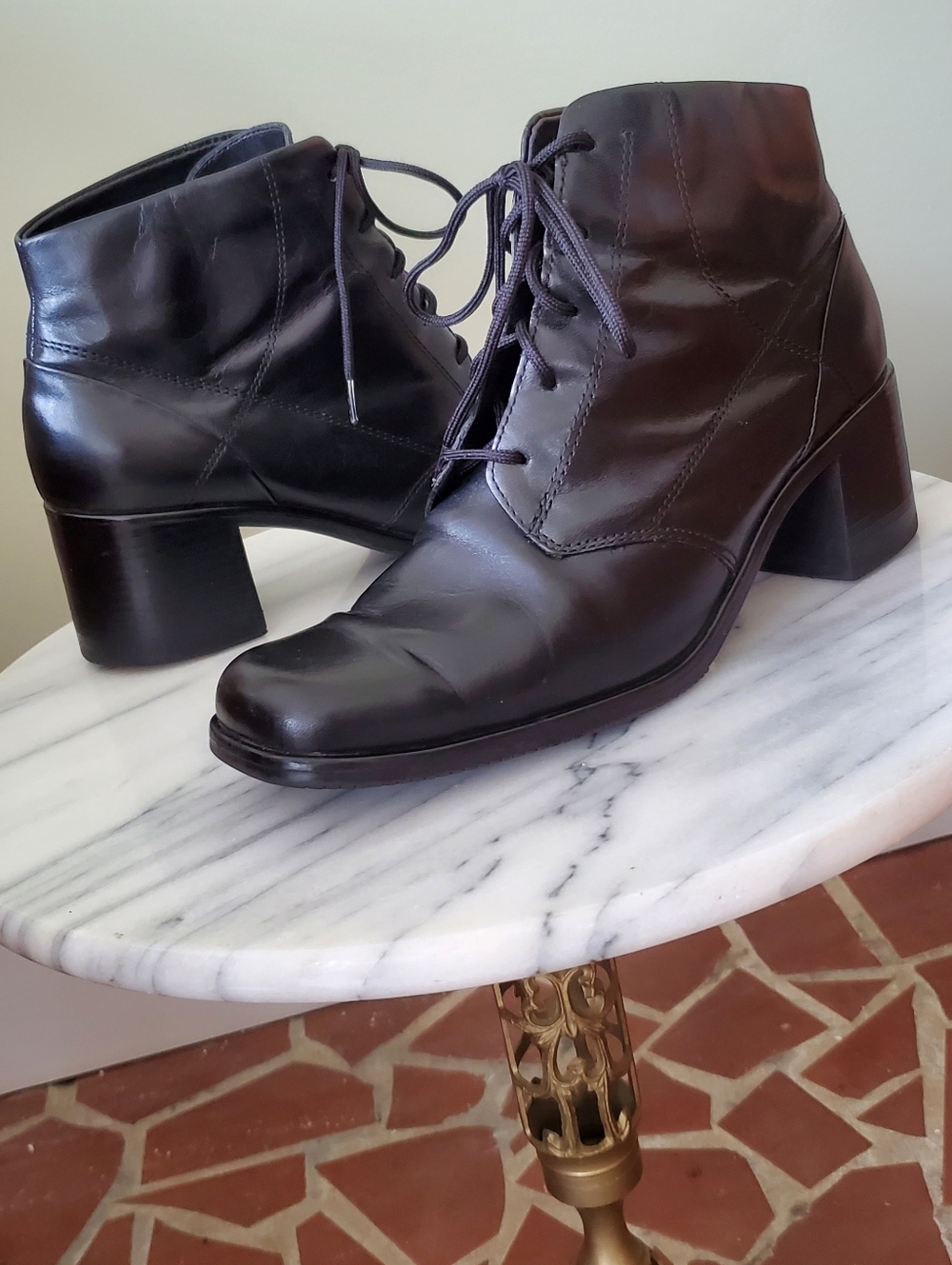 White Mountain Classic Black Lace Up Leather Oxford Booties